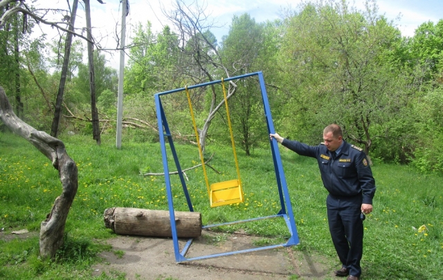 В Дмитровском районе исправили 30 нарушений по содержанию детских площадок