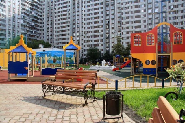 400 дворов комплексно благоустроено в Московской области с начала года