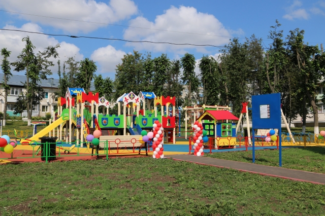 150 новых детских площадок уже установлено в Московской области с начала 2017 года