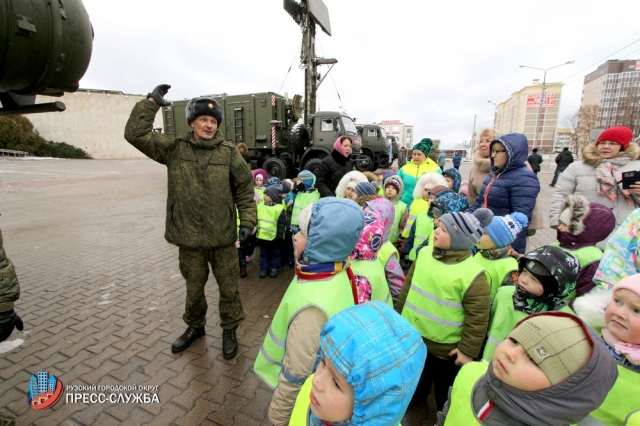 Выставка современной военной техники проходит в Рузе в рамках фестиваля «Руза – щит страны»