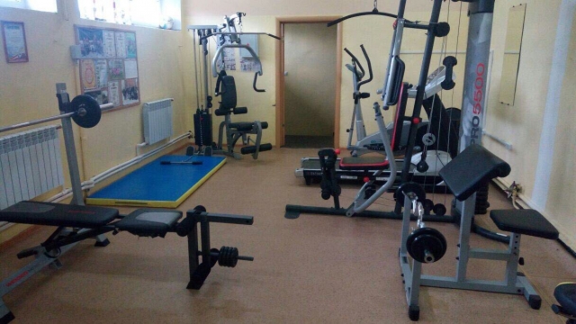 В клубе поселка Космодемьянский обновили спортивный зал