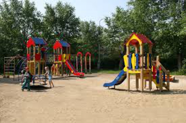 Порядка тысячи детских площадок будут устанавливать в Подмосковье ежегодно