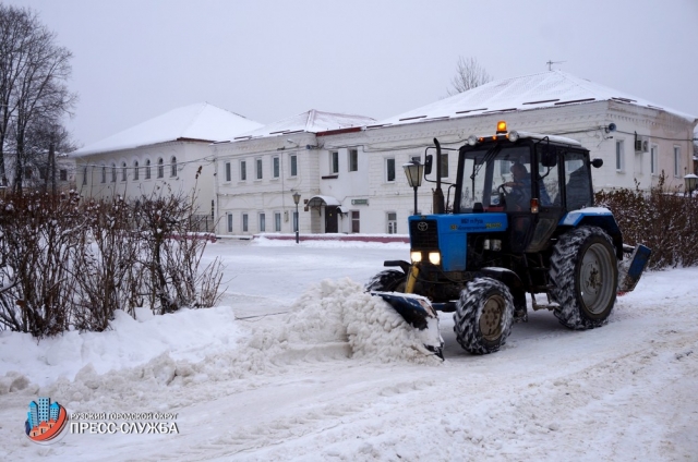Три раза в день убирают снег на дорогах Рузского городского округа
