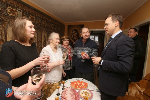 Глава Рузского городского округа поздравил с 90-летием жителя, который раскрыл секрет долголетия