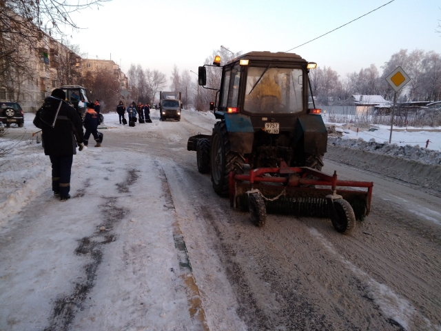 Пешеходные зоны и дороги Обухово очищены от снега и наледи