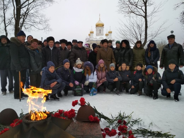В Рузе возложили цветы к вечному огню в честь 75-летия победы в Сталинградской битве