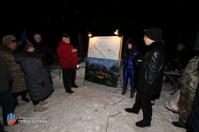 Вопрос благоустройства дворовой территории обсудил Максим Тарханов с жителями поселка Новотеряево