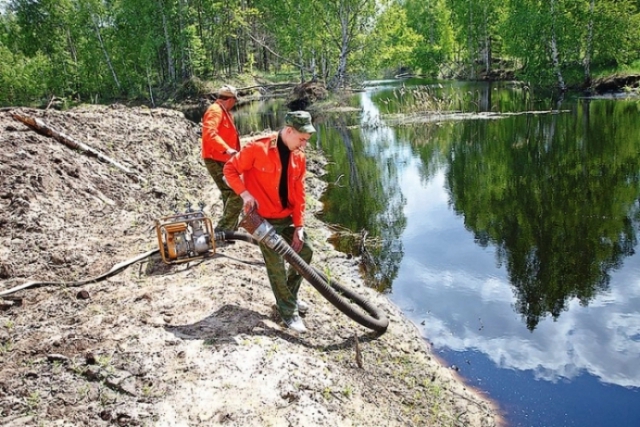 В системы обводнения торфяников Московской области закачано уже более 400 тысяч м3 воды