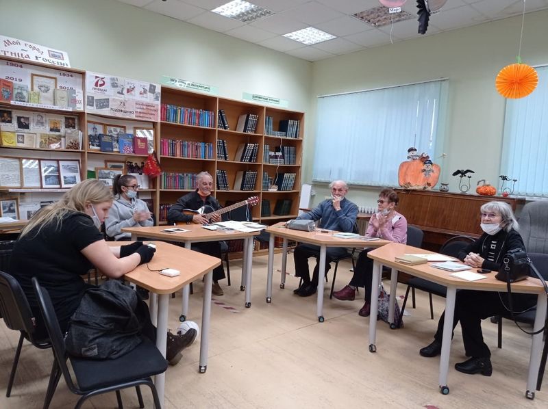 Занятие литературного клуба прошло в Тучковской библиотеке