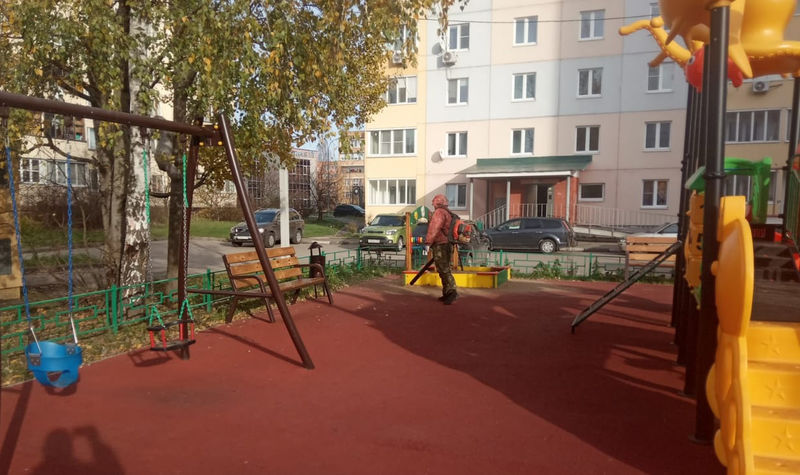 В Рузском округе наводят чистоту на детских площадках