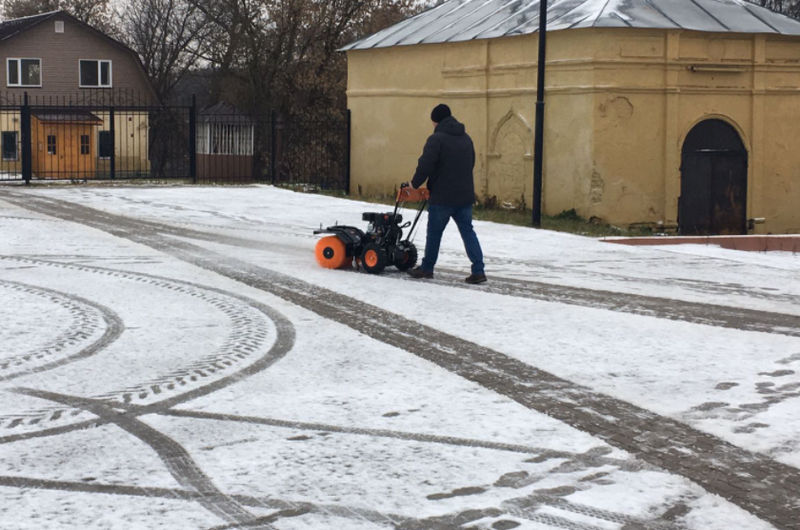 В Рузском округе очищали от снега общественные территории