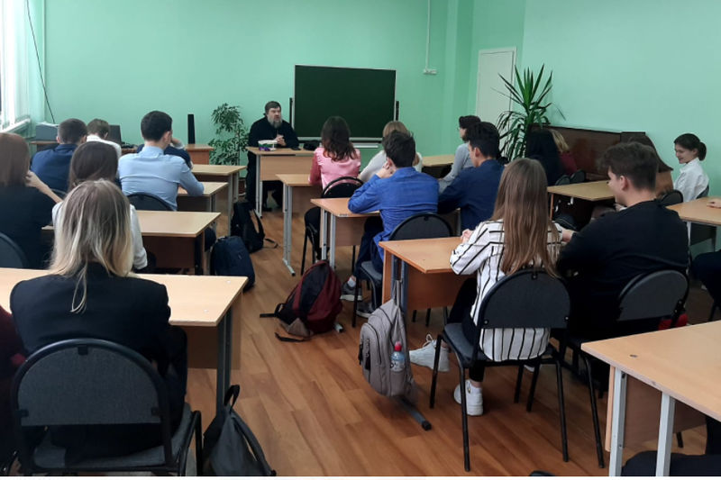 В школах Рузского округа проходят встречи со священнослужителями