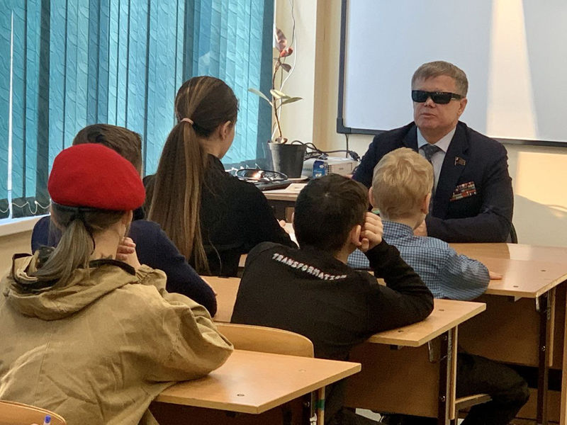 Владимир Вшивцев провел урок в Покровской школе