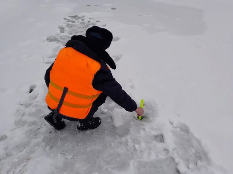 Ружан предупреждают: толщина льда на водоемах уменьшилась