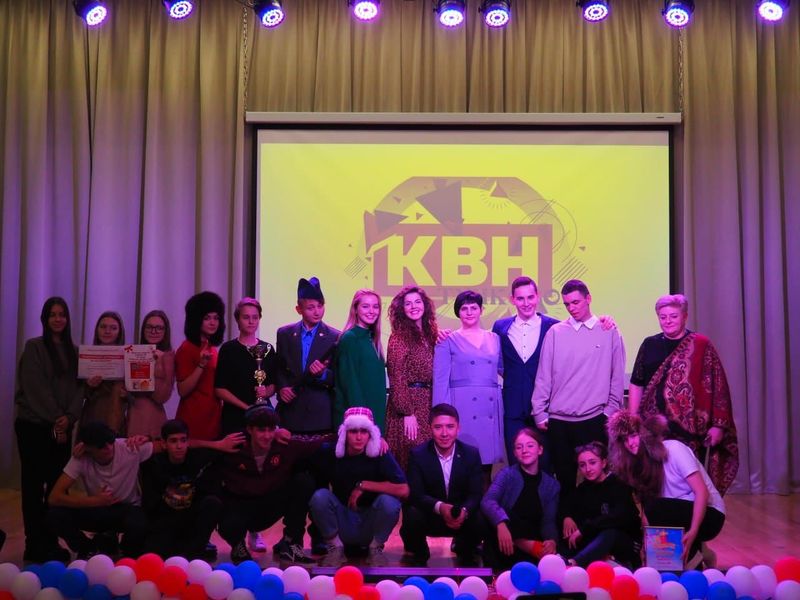 На базе тучковской школы №1 прошел новогодний фестиваль КВН