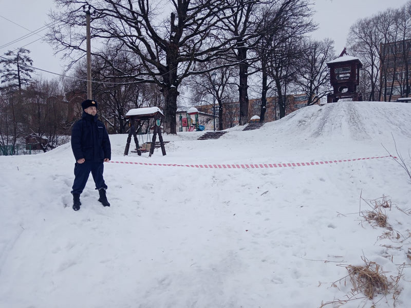 Работники Мособлпожспас наблюдают за расположением опасных горок в Московской области
