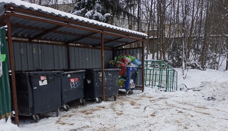 В Рузском округе убирают снег и мусор на контейнерных площадках