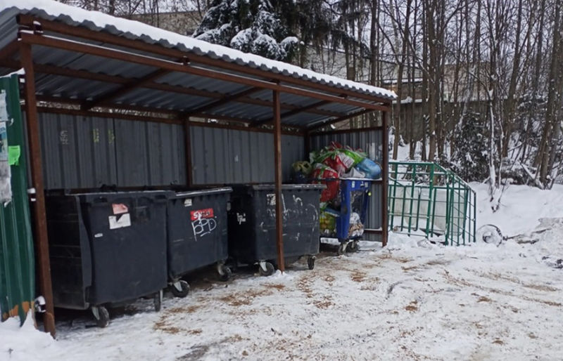 В Рузском округе убирают снег и мусор на контейнерных площадках