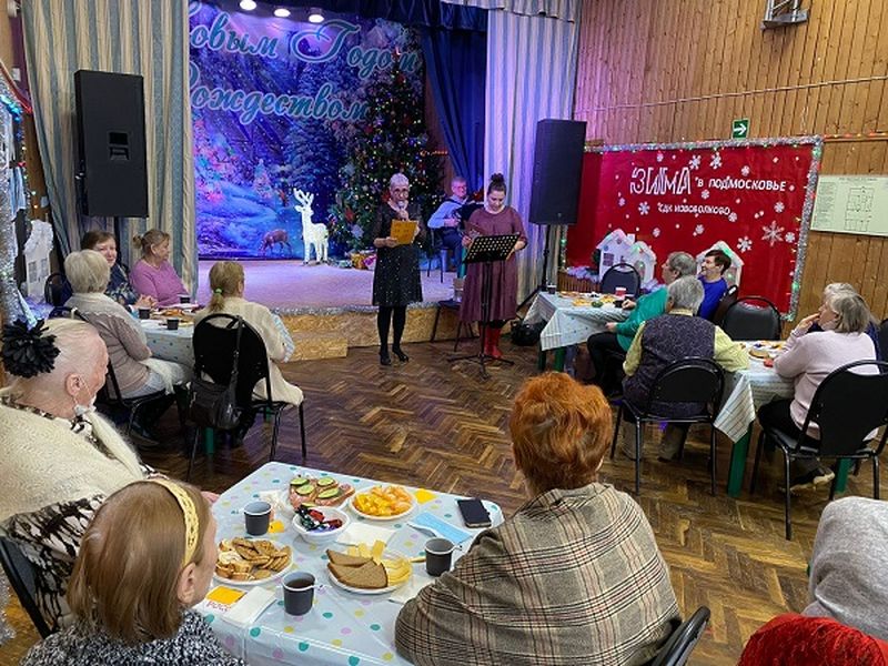 Волковские пенсионеры пели рождественские песни