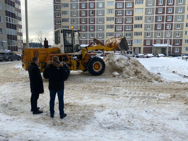 Николай Пархоменко держит на контроле уборку снега в населенных пунктах