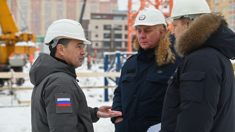Губернатор Подмосковья проверил ход строительства школы
