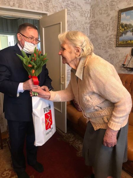 Андрей Васильев поздравил Екатерину Чернявскую с наступающим Международным женским днем