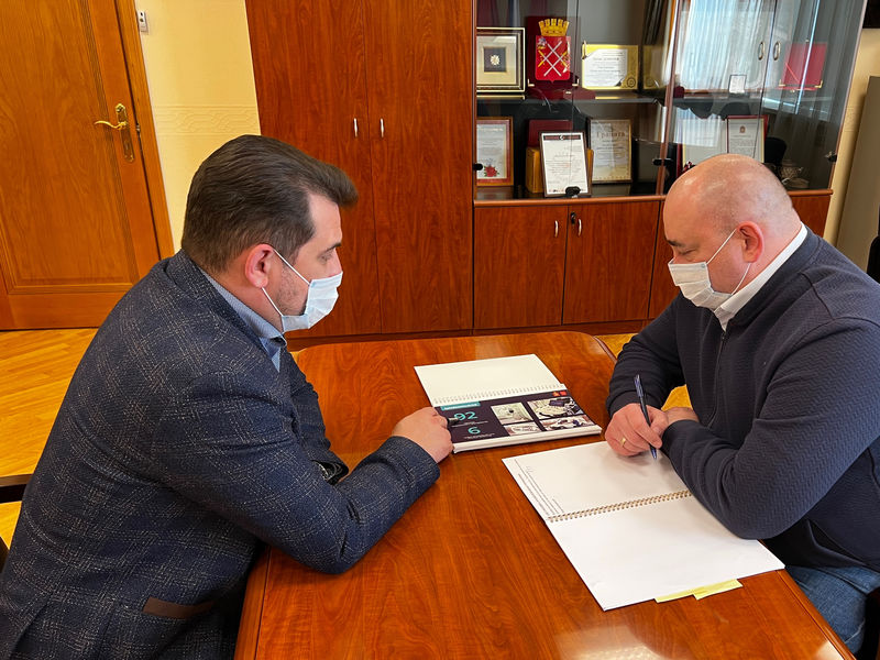 Николай Пархоменко провел встречу с главврачом Рузской областной больницы Олегом Крейком