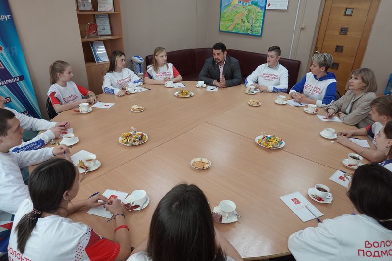 Николай Пархоменко встретился с волонтерами