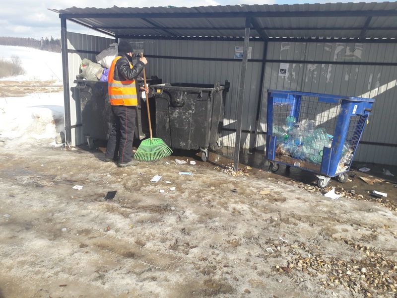 В Рузском округе наводят чистоту на контейнерных площадках