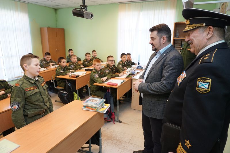 Николай Пархоменко ознакомился с достижениями и проблемами в Первом Рузском казачьем кадетском корпусе