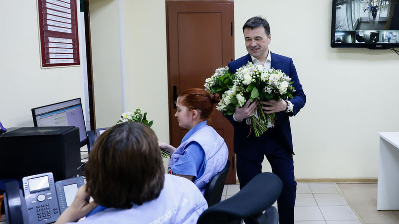 Андрей Воробьев поздравил работников скорой медицинской помощи с профессиональным праздником