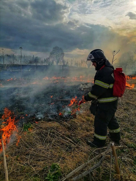  Огнеборцы Мособлпожспас предупреждают ружан об опасности пала травы