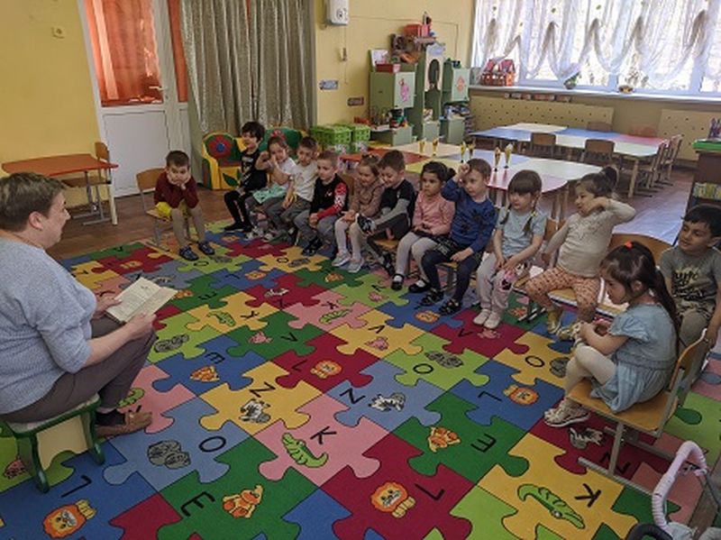 Сотрудники Тучковской библиотеки читали детям о войне