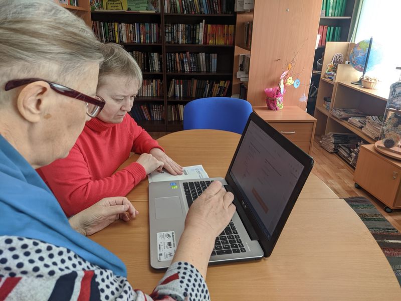Тучковских пенсионеров обучают основам компьютера