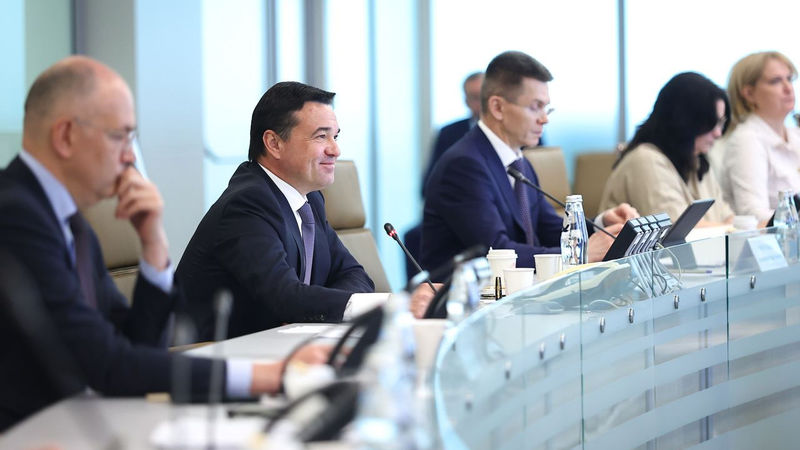 Губернатор Подмосковья провел совещание с руководящим составом правительства и главами округов