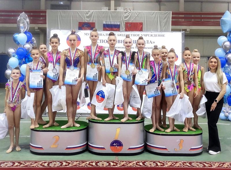 Рузские гимнастки на пьедестале 