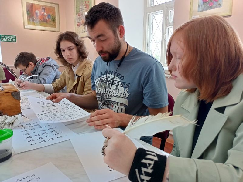 Посетителей Рузского краеведческого музея познакомили с древнеславянской письменностью