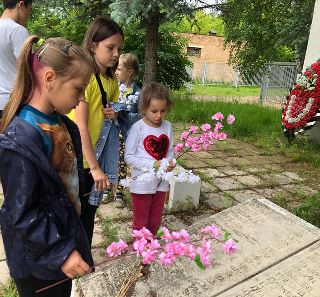 В Старониколаево возложили цветы к мемориалу Славы