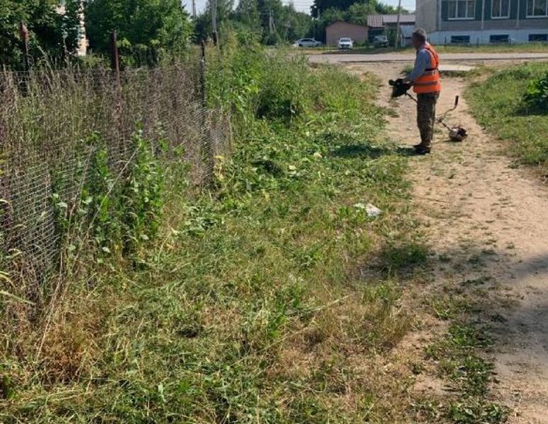 В Рузском округе косят траву на общественных территориях