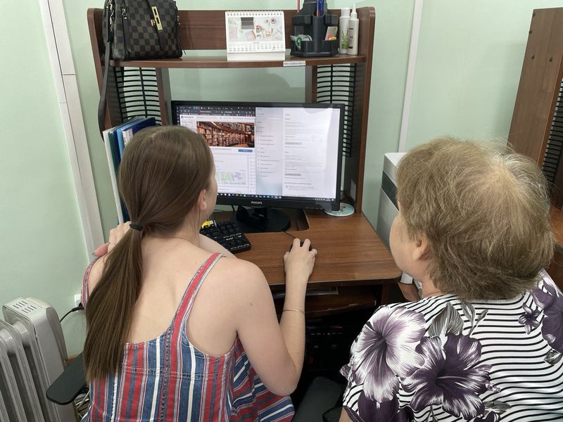 В Рузской библиотеке учат работе с компьютером 