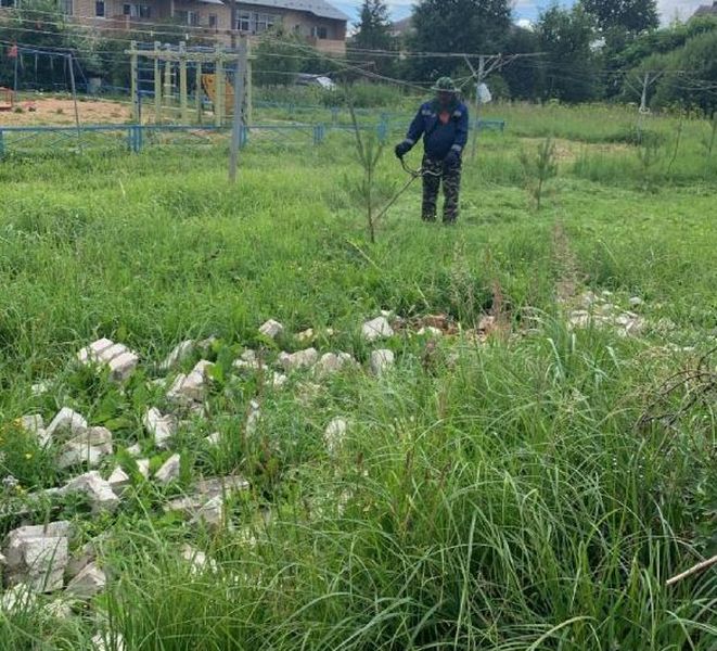 В Рузском округе окашивают газоны и придорожные полосы