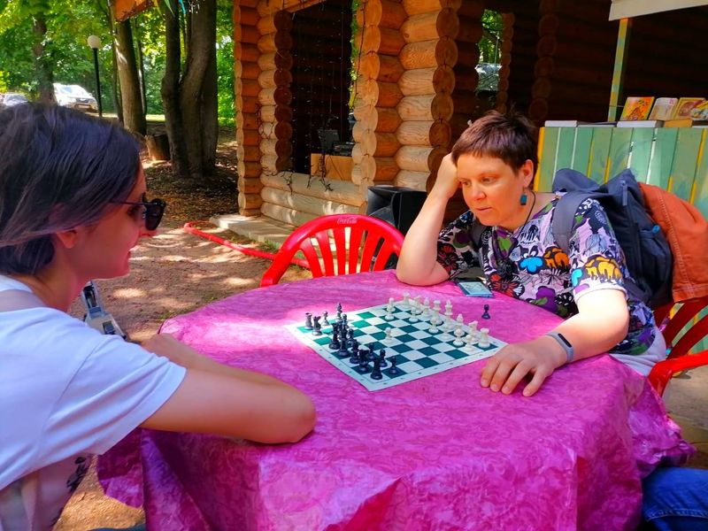 Москвичи играли в шахматы на Городке в Рузе