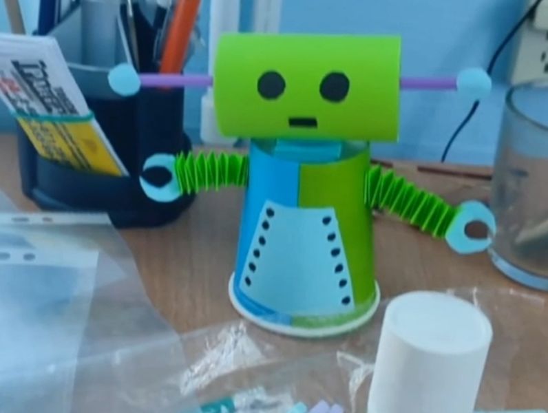 «Смешная игрушка – робот»: мастер-класс для юных колюбакинцев