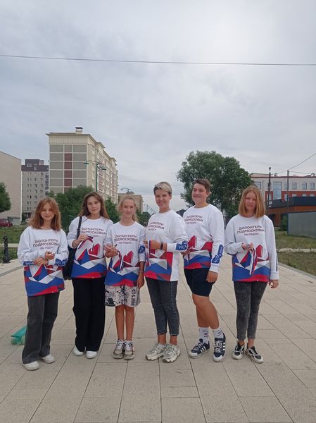 Волонтеры поздравили жителей Рузы с праздником