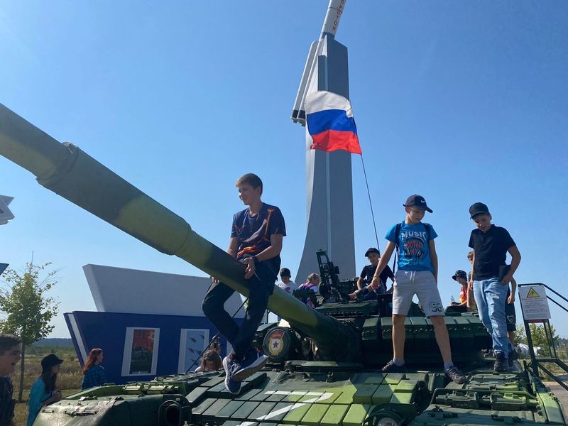 Тучковские школьники посетили музей бронетехники