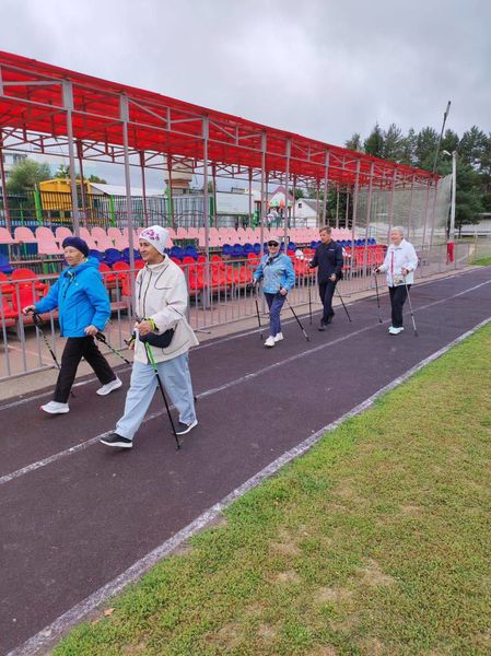Рузских пенсионеров приглашают заняться скандинавской ходьбой