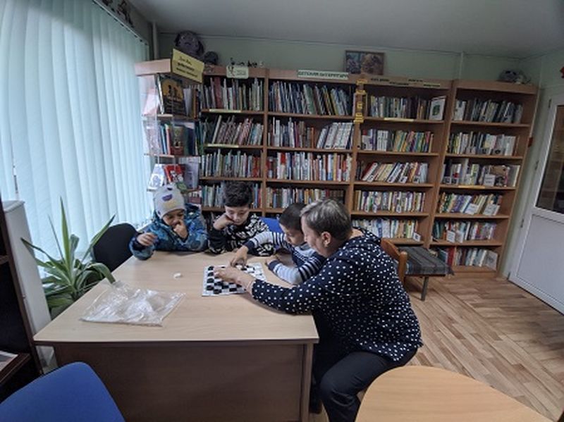 В Тучковской библиотеке прошел турнир по шашкам