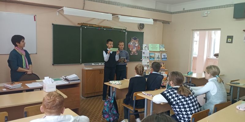 В Колюбакинской школе организована выставка книг