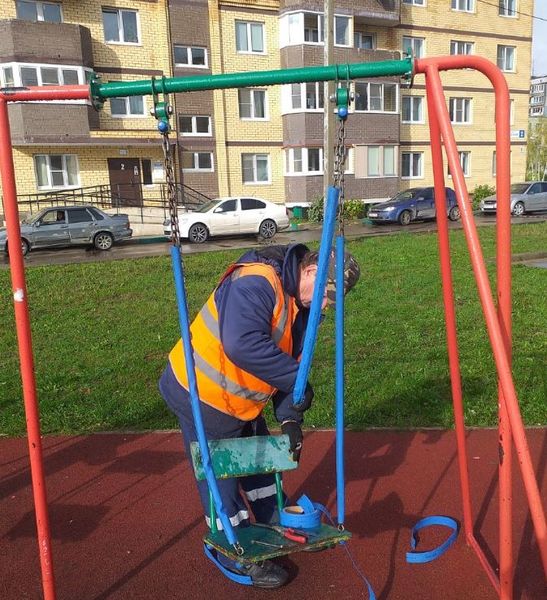 В Рузском округе приводят в порядок детские площадки