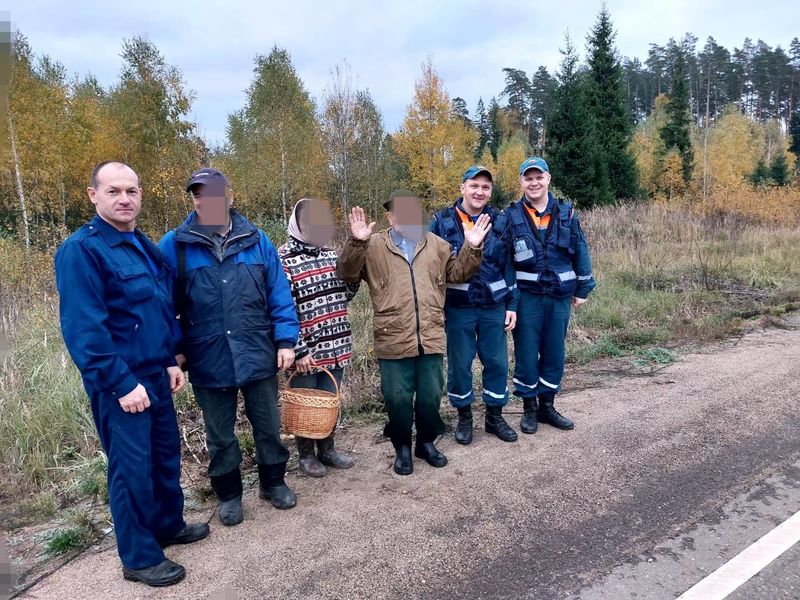 Сотрудники Мособлпожспаса нашли и вывели из леса пожилого мужчину в Рузском округе